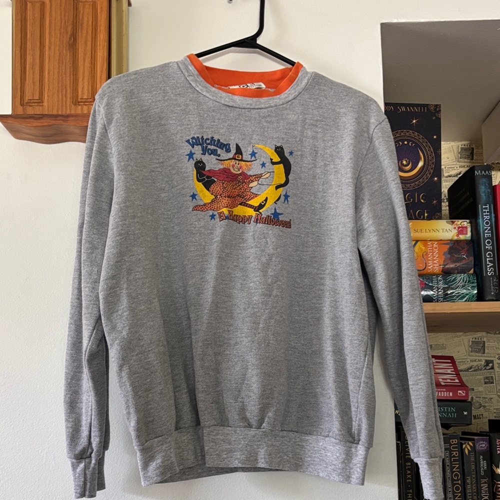 Classic Vintage Gray Halloween Graphic Crewneck Sweater